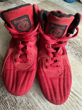 Otomix Women's Red Athletic High-Top Training Shoes